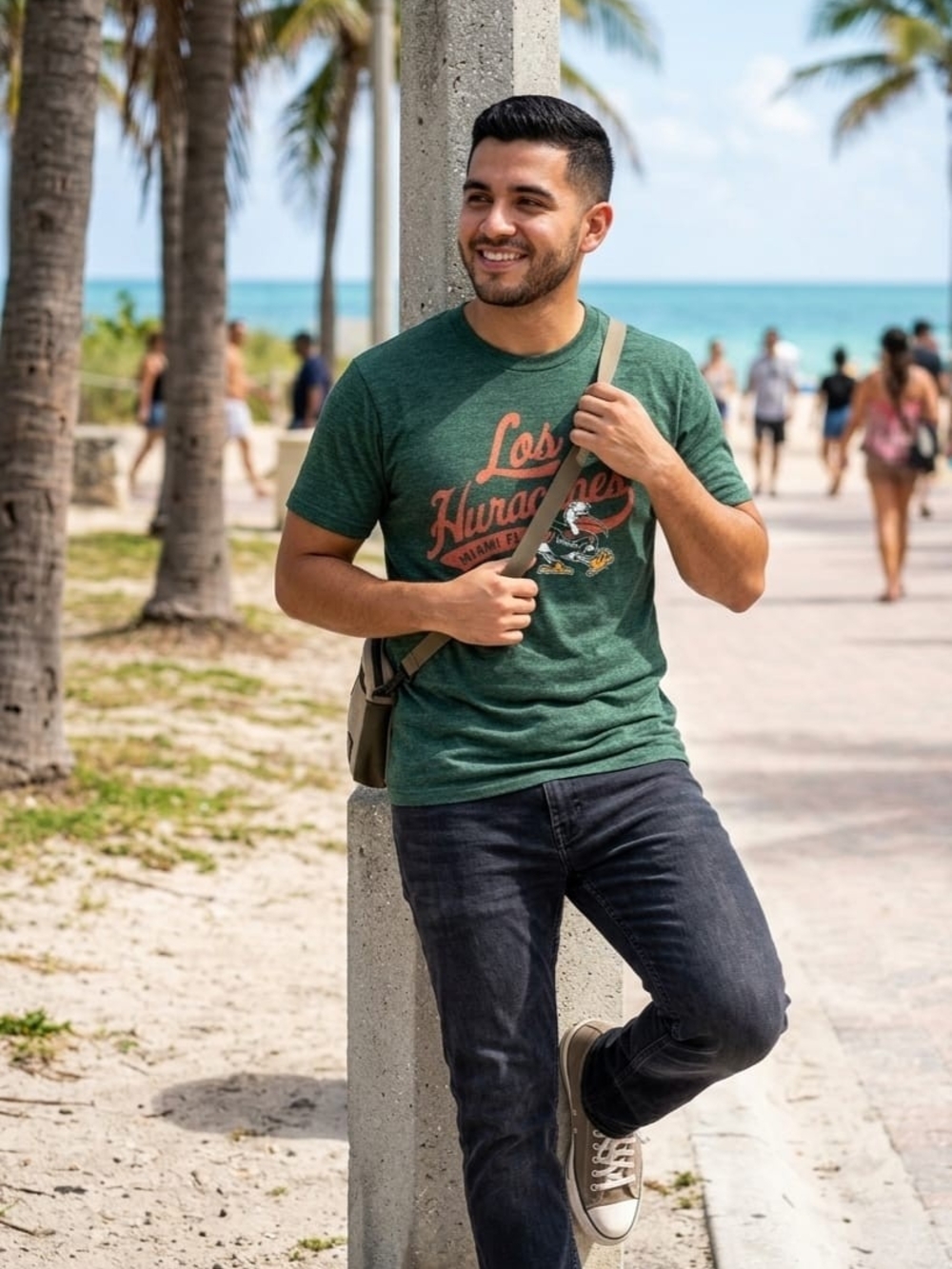 Fanatics Miami Hurricanes Los Huracanes Green Short Sleeve Graphic T-Shirt S